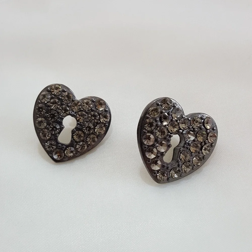 Keyhole Heart Earring - Black Crystals